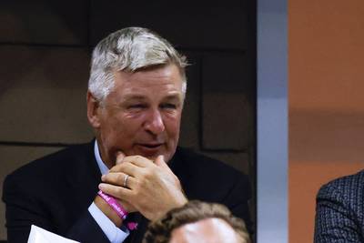 Alec Baldwin porte plainte à son tour dans l’affaire du tir mortel sur un tournage