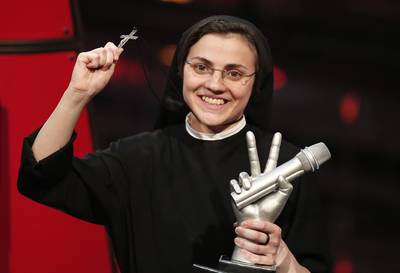 De religieuse à serveuse: la gagnante de “The Voice of Italy” a changé de voie
