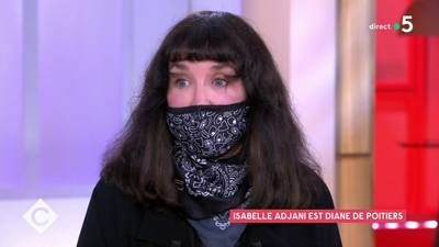 Pourquoi Isabelle Adjani est apparue masquée dans “C à vous”