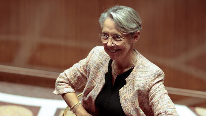 Coupe du monde 2022: “Une bonne chose” que les footballeurs s’expriment sur les valeurs, salue Borne