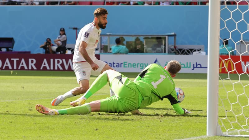 Pays de Galles-Iran: Hennessey prend le premier rouge du Mondial, et il est amplement mérité