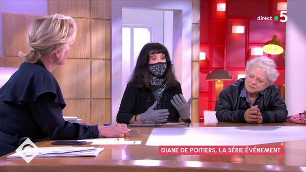 "C’est ridicule" Isabelle Adjani dément ses propos sur les femmes et le voile en Iran