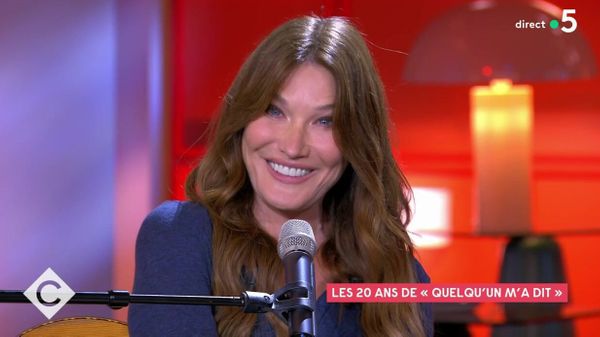 Carla Bruni proche du "sororicide" : pourquoi le confinement avec sa soeur Valeria a été très compliqué