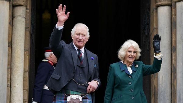 Charles III et Camilla : leur première carte d’anniversaire officielle dévoilée, et le résultat est carrément sympa