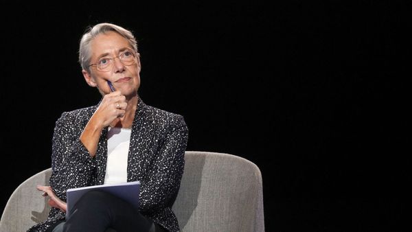Coupe du monde 2022 : Elisabeth Borne avec une bière au PMU, son étonnante soirée devant les Bleus