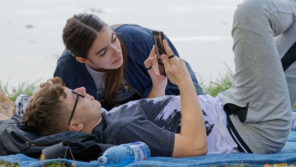 Couples toxiques : qu’est-ce-que le love bombing ?