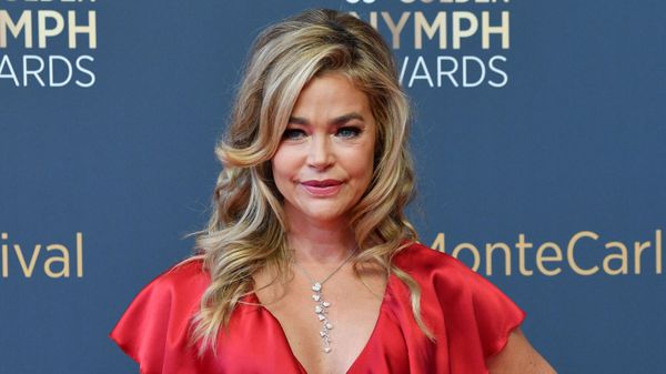 Denise Richards : son mari impliqué dans un accident de voiture, elle se fait tirer dessus