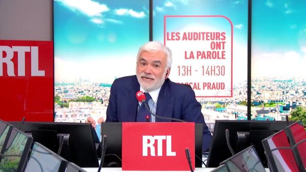 "Devant la statue de Saint-Joseph, il a baissé ma culotte" : une auditrice violée craque face à Pascal Praud bouleversé 