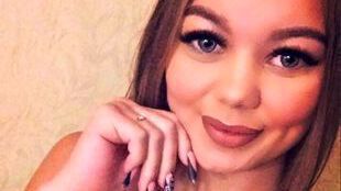 Elle tombe d’une luge traînée par la voiture de son petit ami, ce qui se passe ensuite est inconcevable