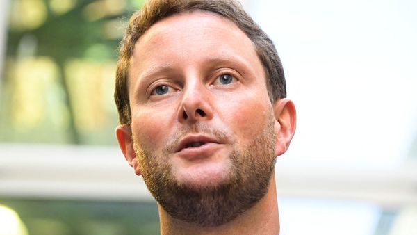 EXCLU. Clément Beaune : le ministre réagit au refus d’Hugo Lloris de porter le brassard arc-en-ciel