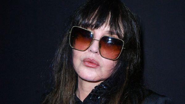 Isabelle Adjani camouflée dans C à vous : après son apparition inquiétante, elle se dévoile sur un nouveau cliché