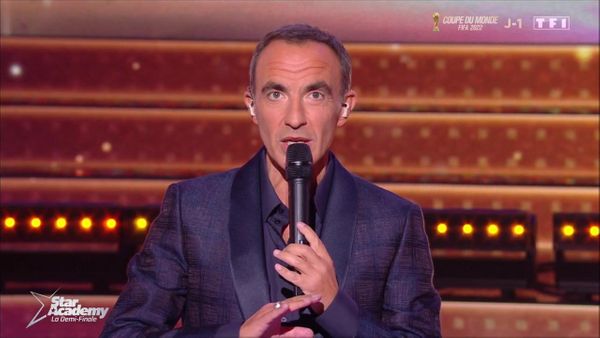  "Je traine un peu la patte" : blessé, Nikos donne de ses nouvelles lors de la demi-finale de la Star Academy