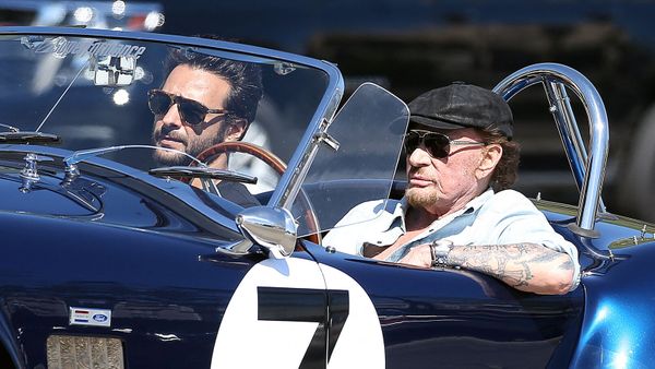 "Je l’ai très mal vécu" : Maxim Nucci revient sur les scandales qui ont suivi la mort de Johnny Hallyday