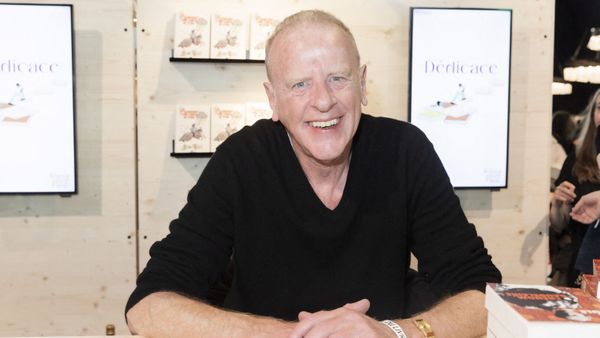 Jean Teulé : ses proches unis dans la douleur lors de ses obsèques, intimes et simples