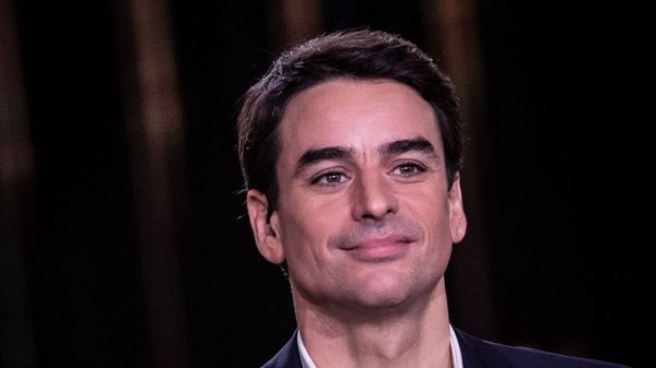 Julian Bugier : âge, taille, salaire, papa, couple, enfants… Tout savoir