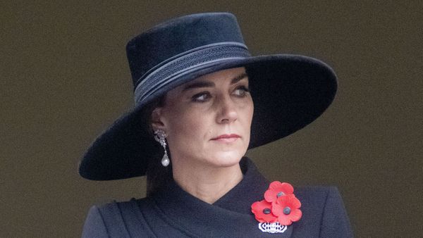 Kate Middleton : la princesse très sobre en manteau et chapeau noirs pour une journée spéciale