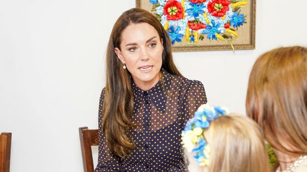 Kate Middleton sublime en naked dress : elle décline son look fétiche en toute transparence