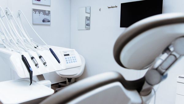 &quot;La plupart de mes os…&quot; : sa visite de routine chez le dentiste se termine par une révélation choquante