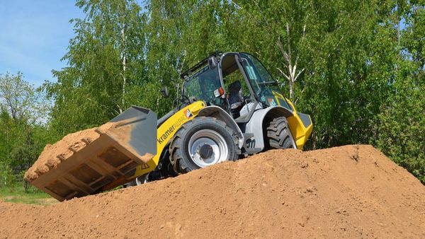 La police lance des fouilles autour de sa maison après ses révélations glaçantes sur son père