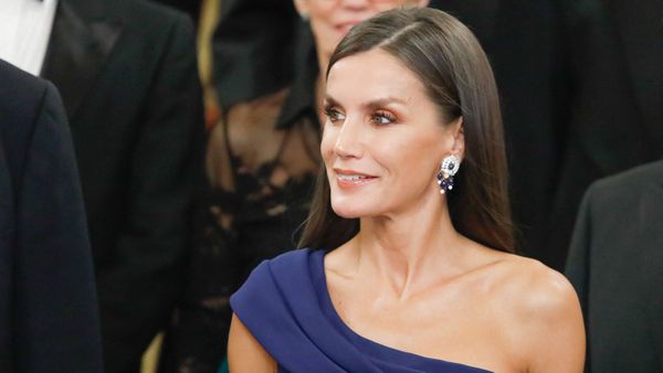Letizia d’Espagne en dévoile beaucoup : sa dernière robe très sexy fait sensation