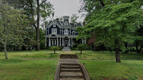 MAISONS DE L’HORREUR. La célébrissime demeure de la famille Creel (Stranger Things) mise en vente