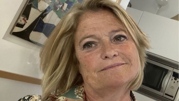 Marina Carrère d’Encausse divorcée : elle se livre sur sa nouvelle vie "sans contrainte"