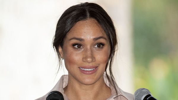 Meghan Markle se lâche et laisse entrevoir ses talents d’actrice dans son tout dernier podcast