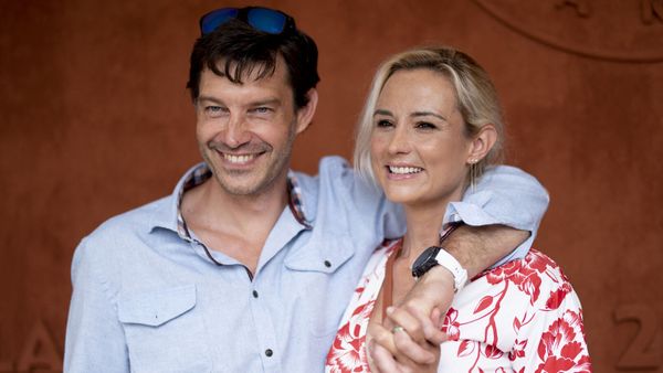 "Même la tête dans le c…" : Elodie Gossuin partage un moment avec son mari qui "n’en peut plus"