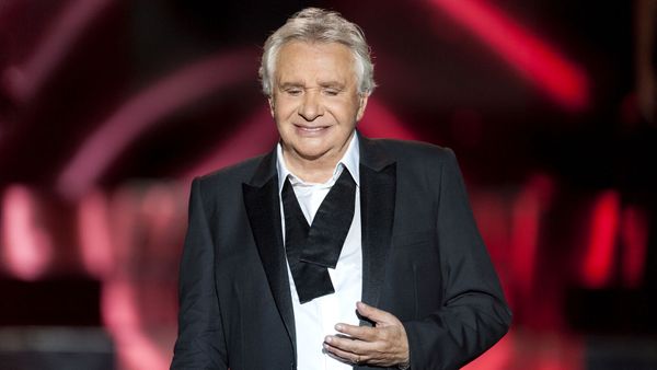 Michel Sardou piégé par sa femme ? "Je me suis fait avoir dans les grandes largeurs par ma femme"