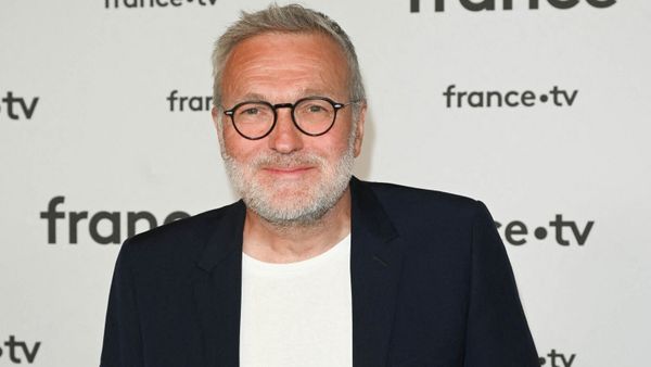 "Pas un gamin non plus" : Laurent Ruquier se confie sur sa différence d’âge avec Hugo Manos, son compagnon 
