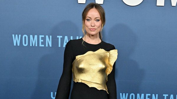 Poitrine dorée et modelée… Olivia Wilde fait sensation lors de sa dernière apparition