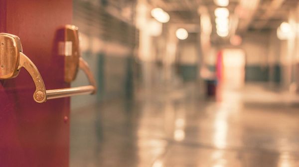 Sa fille s’inquiète qu’il refuse de manger son rôti, la suite la laisse dévastée