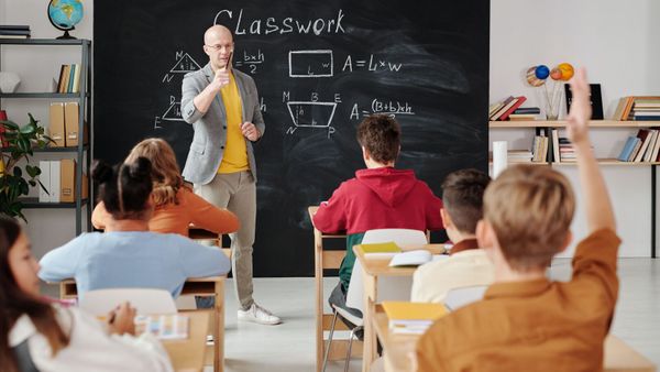 Stupeur à l’école : une jeune fille de 10 ans s’écroule en plein cours, l’issue est tragique