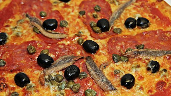 Surréaliste ! L’homme qu’elle voit depuis des semaines la quitte pour une histoire de pizza