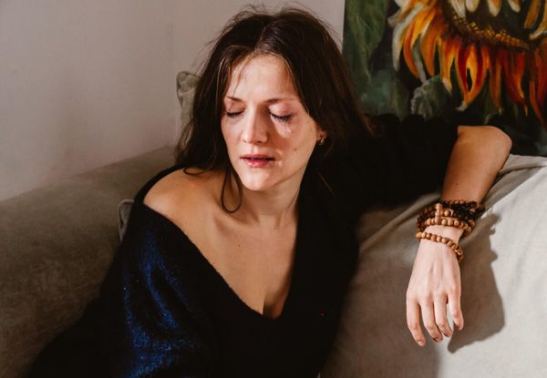 TÉMOIGNAGE  J’ai découvert que mon fiancé me trompait avec sa voisine un jour après avoir accouché