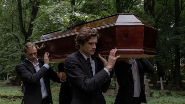 Un mariage et un enterrement ? Un marié choque les invités de la cérémonie