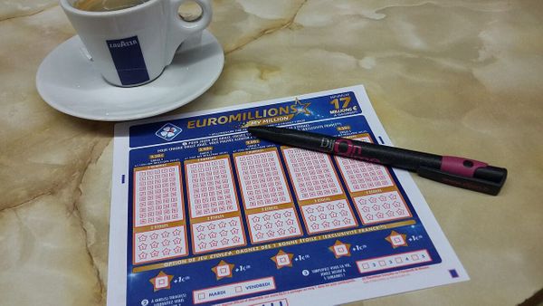 “Une situation un peu décalée” : la chance improbable de ce double vainqueur du jackpot de l’EuroMillions