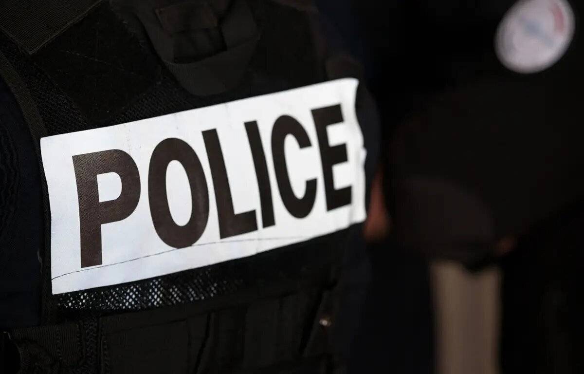 Isère : Il vole des maillots de football dans un magasin et poignarde l’agent de sécurité