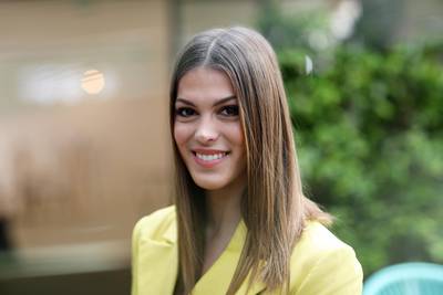 “Un mec me dit comment m’habiller?”: Iris Mittenaere recadre un internaute après une remarque sexiste