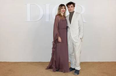 Robert Pattinson s’affiche pour la première fois avec sa compagne