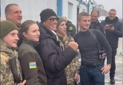 “Vive l’Ukraine”, Jean-Claude Van Damme s’affiche aux côtés des troupes de Zelensky