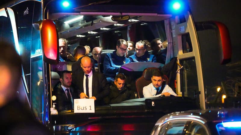 “Voir tous ces gens sur les ponts, aux entrées de Paris…”, le chauffeur qui a conduit les Bleus raconte l’émotion des joueurs