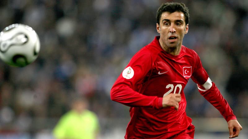 Coupe du monde 2022: un commentateur turc écarté à la mi-temps d’un match pour avoir parlé… d’Hakan Sükür