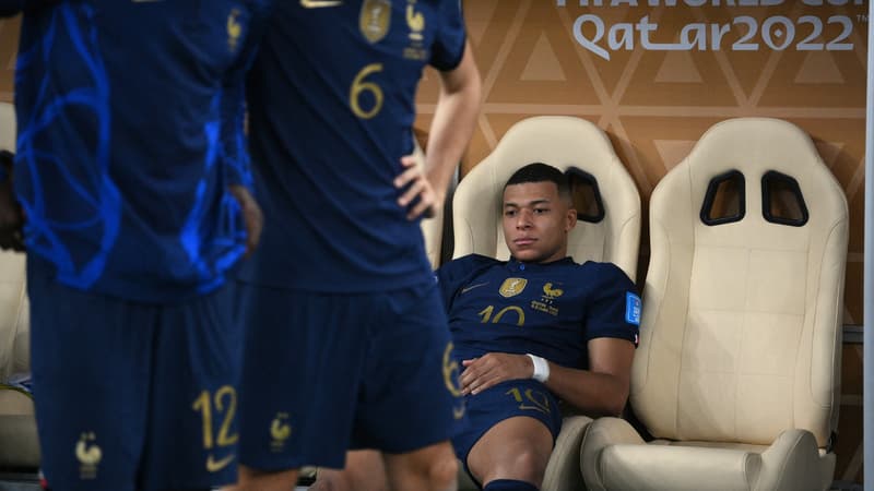 France-Argentine: l’image de Mbappé abattu et réconforté par Macron après la défaite en finale