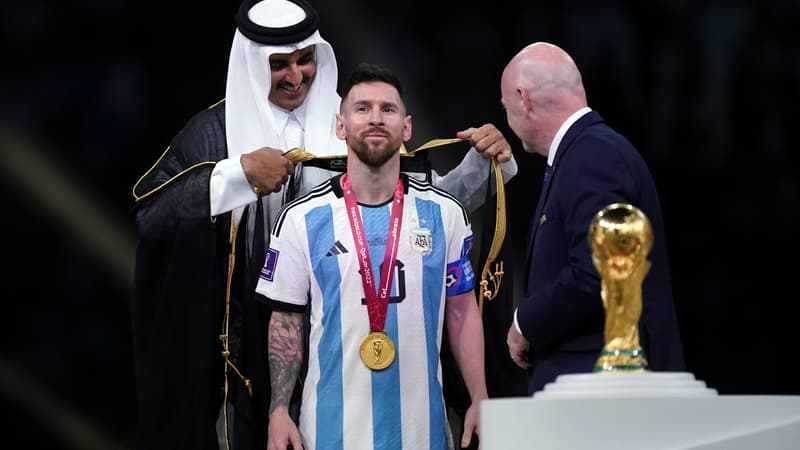 Coupe du monde 2022: un avocat offre un million de dollars pour le bisht de Messi