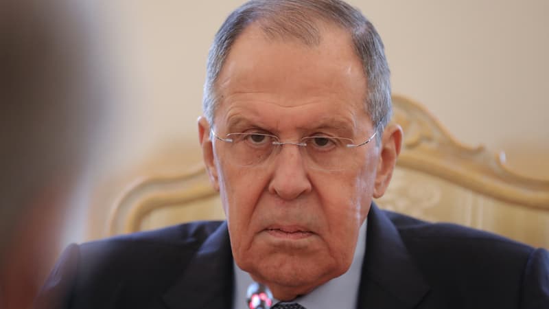 Sergueï Lavrov affirme que l’Ukraine doit accepter les conditions russes, sinon “l’armée tranchera”