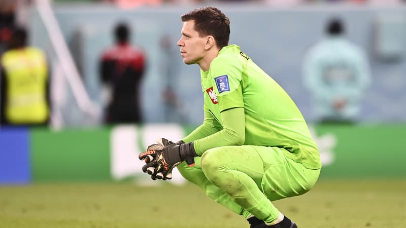 France-Pologne: Szczesny réconforte son fils de 4 ans après la défaite, en larmes