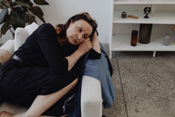 À 57 ans elle paye un TikTokeur plus de 2000 euros pour l’aider à trouver l’amour