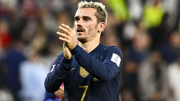 Antoine Griezmann : pourquoi il joue tout le temps avec un maillot à manches longues ?