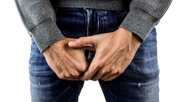 "Des vers dansant…" : examiné pour des douleurs aux testicules, il reçoit un diagnostic horrible